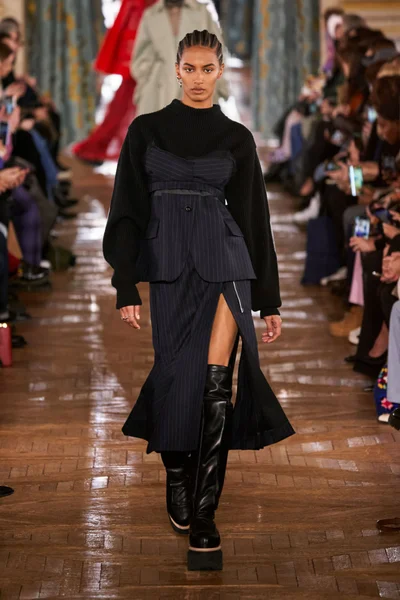 Look 11